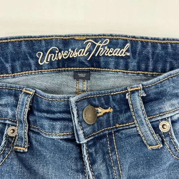 Universal Threads Mid Rise Boyfriend Distressed Crop Jeans - Picture 6 of 6